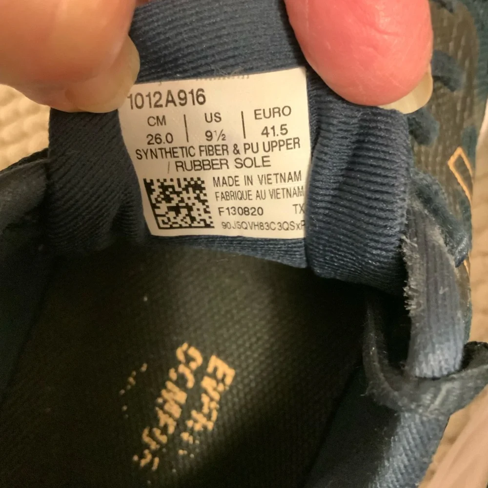 ASICS - Picture 8 of 10